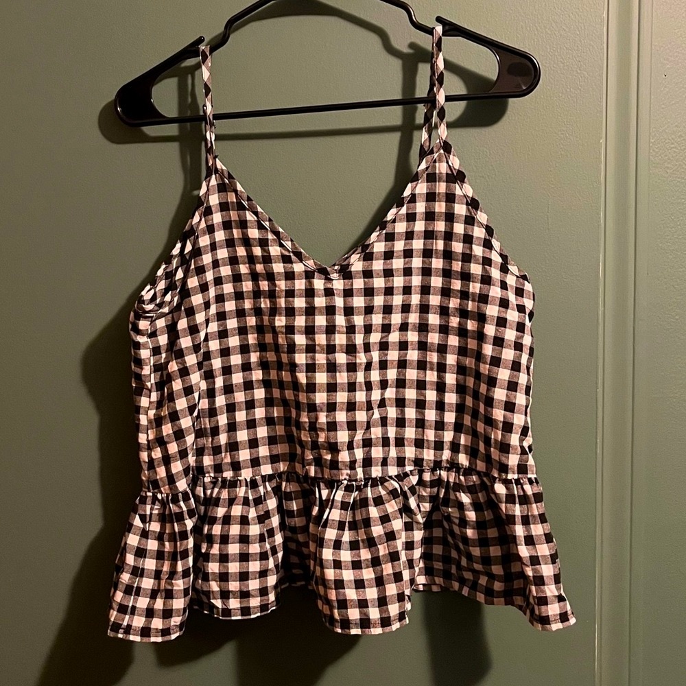 Gingham top! 🖤🤍🖤